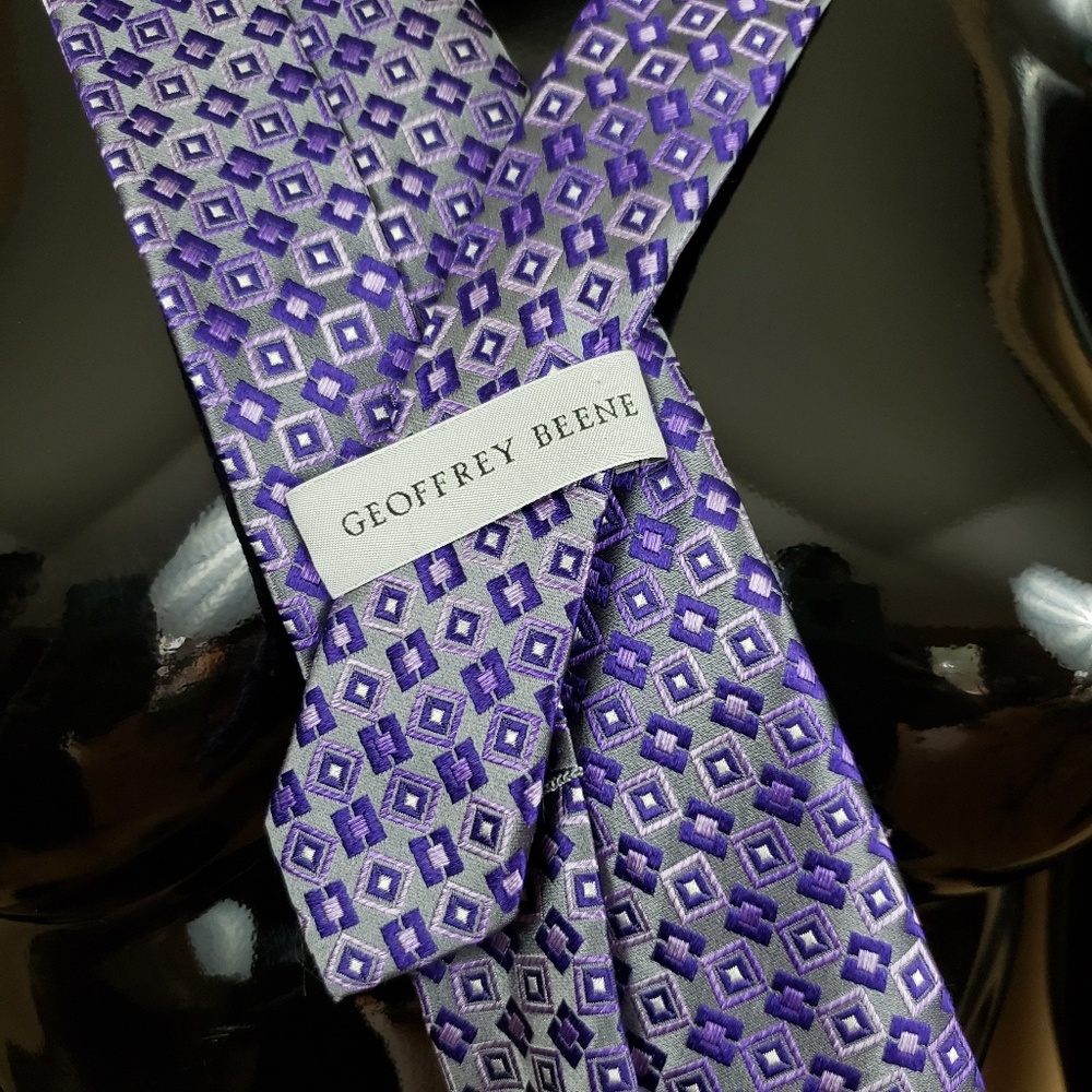 Geoffrey Beene Purple Gradient Geometric Silk Tie